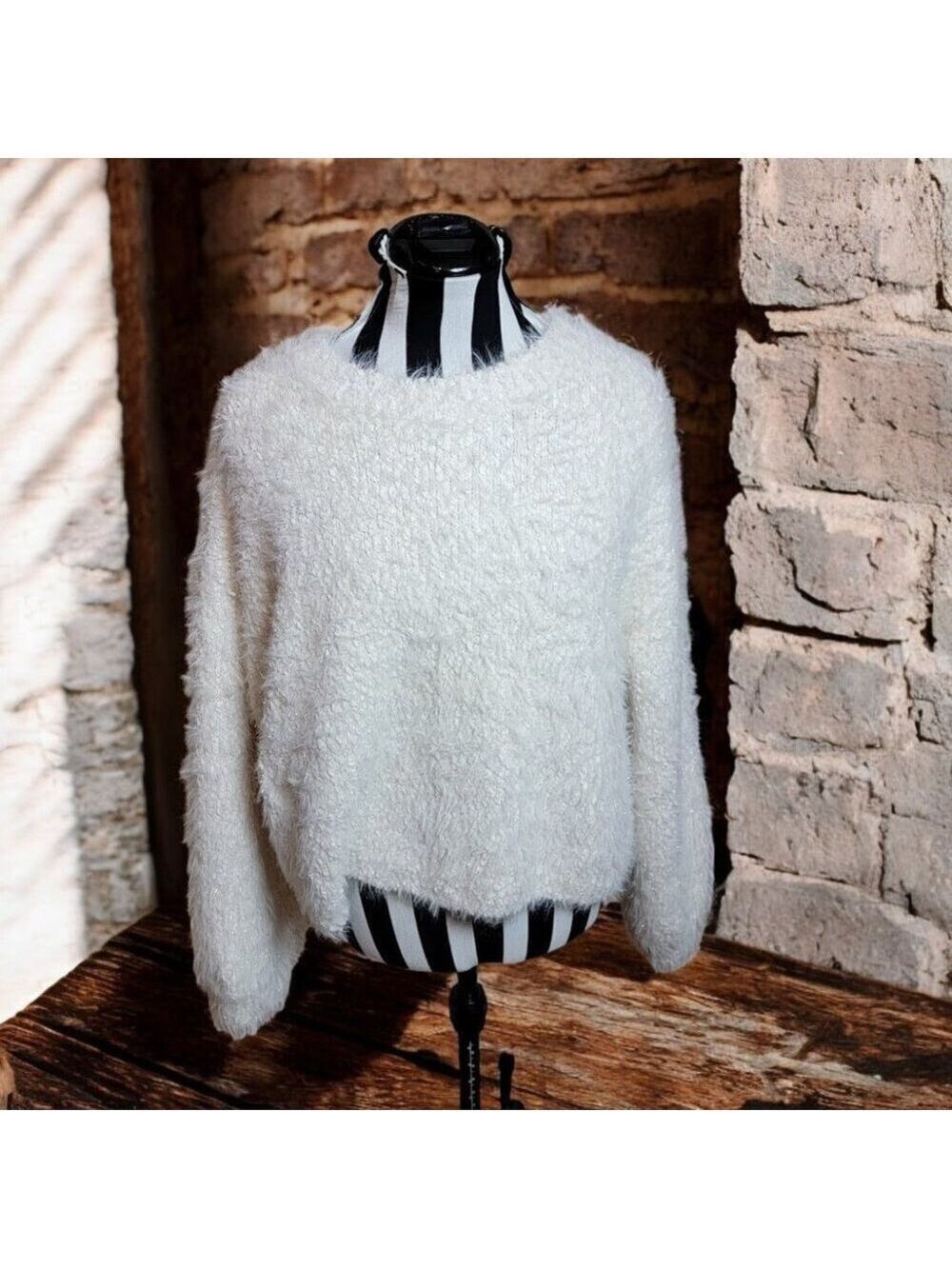 Super Soft and Sparkly Joie Crop Sweater - Size XL
